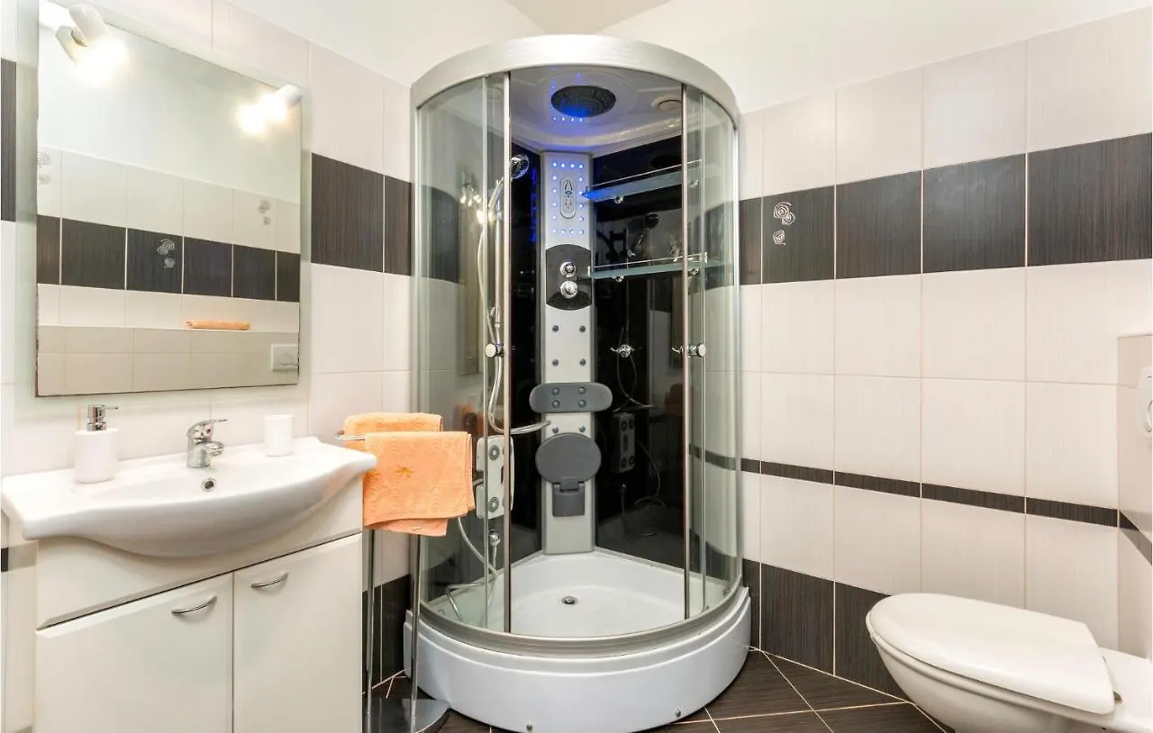 Beautiful Apartment In Fazana With Wifi